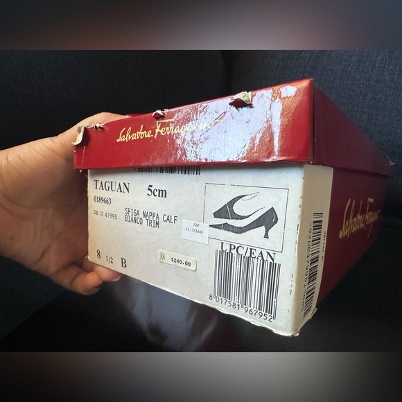 Vintage Ferragamo Designer Kitten Heels - Picture 8 of 8